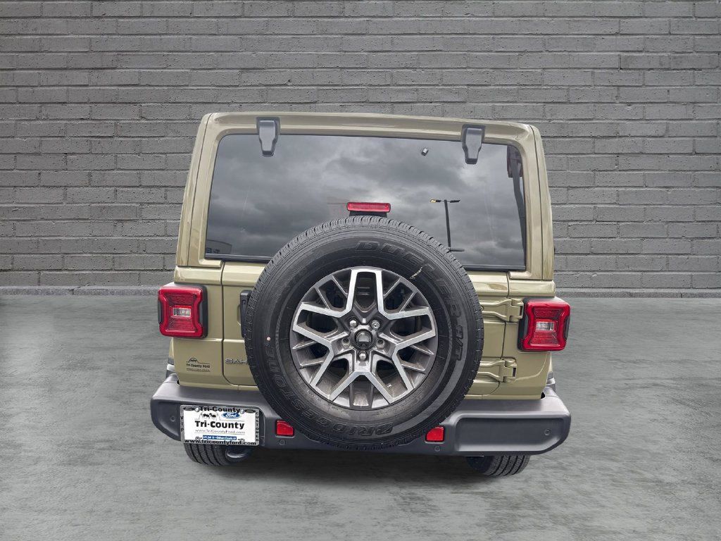 Used 2026 Jeep Wrangler Unlimited Sahara AWD/4WD image 6