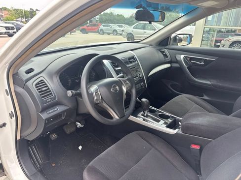 Used 2013 Nissan Altima 2.5 S FWD image 10
