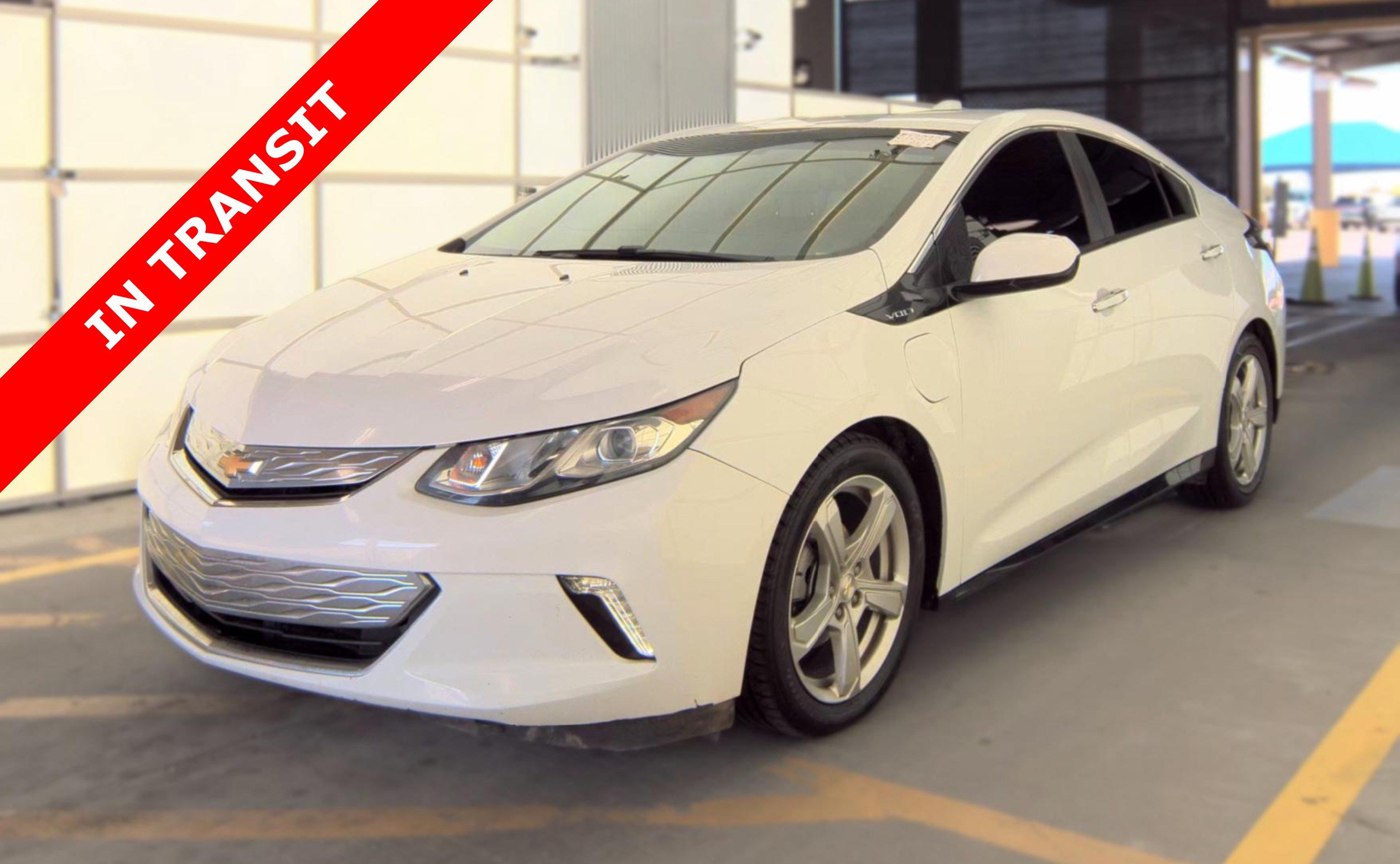 Used 2018 Chevrolet Volt LT FWD image 1