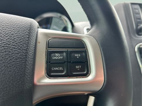 Used 2013 Dodge Grand Caravan SXT w/ UConnect Hands-Free Group FWD image 16