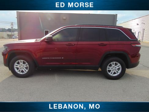 Used 2024 Jeep Grand Cherokee Laredo image 2