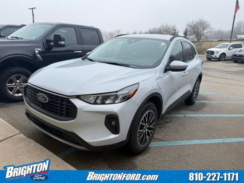 Certified 2025 Ford Escape SE image 3