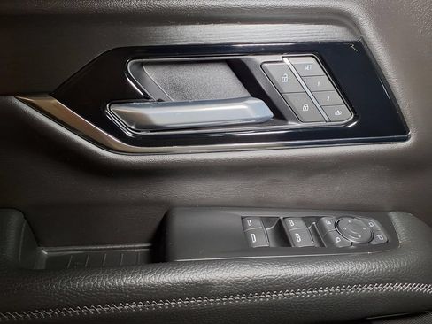 Used 2025 GMC Yukon Denali AWD/4WD image 15