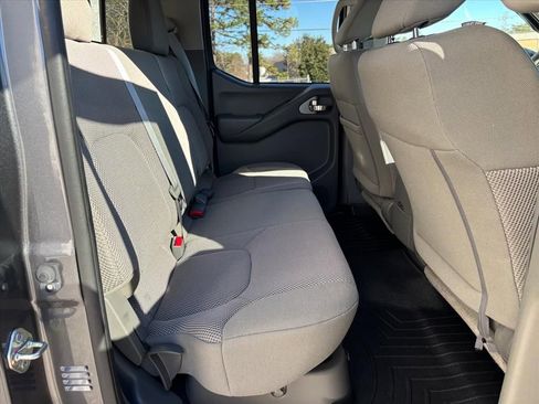 Used 2019 Nissan Frontier SV image 12