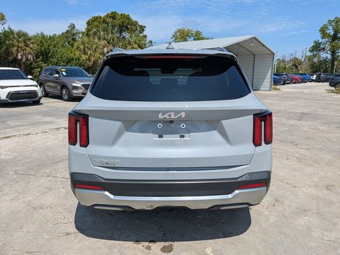 Certified 2024 Kia Sorento S FWD image 7