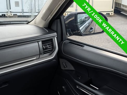 Certified 2024 Ford Expedition Max XLT image 19