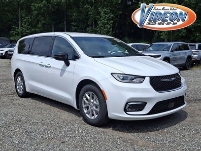 New 2026 Chrysler Pacifica Select