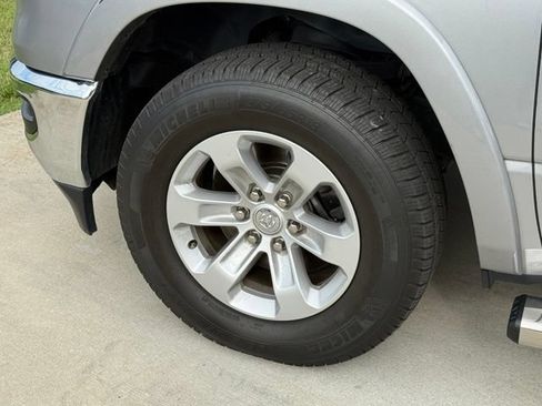 Used 2019 RAM 1500 Laramie AWD/4WD image 5