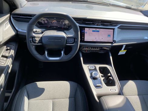 New 2026 Jeep Cherokee Laredo image 8