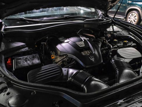 Used 2019 Maserati Levante GranLusso image 46