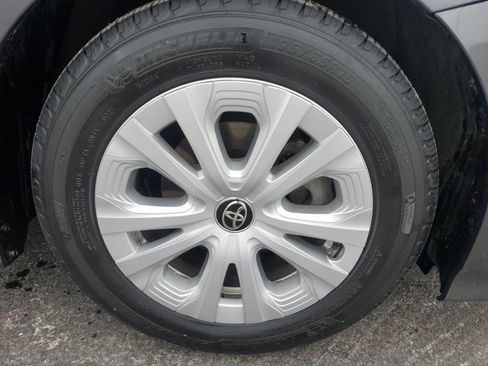 Used 2021 Toyota Prius LE image 11