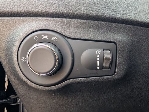 Used 2018 Jeep Compass Sport w/ Cold Weather Group AWD/4WD image 26