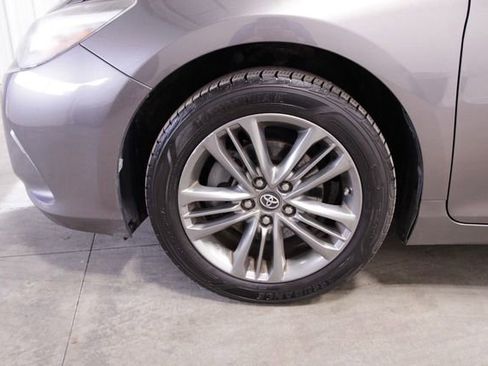Used 2017 Toyota Camry SE image 10