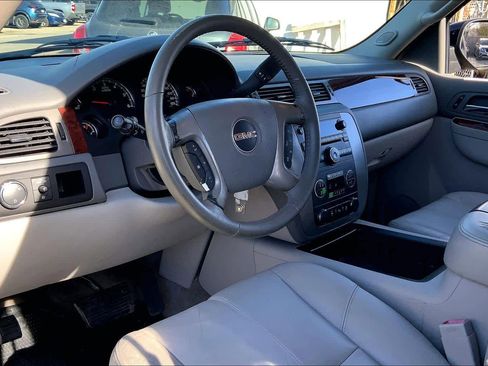 Used 2013 GMC Yukon XL SLT image 16