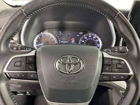 Used 2023 Toyota Highlander XLE image 16