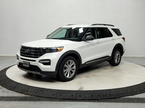 Used 2023 Ford Explorer XLT w/ Equipment Group 202A AWD/4WD image 4