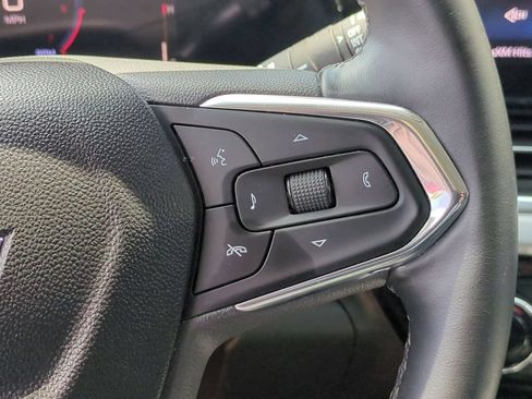 Used 2025 Chevrolet Trax LT w/ LT Convenience Package FWD image 21