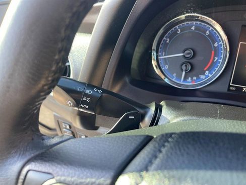 Used 2018 Toyota Corolla SE image 20