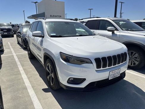 Used 2020 Jeep Cherokee Latitude Plus FWD image 10