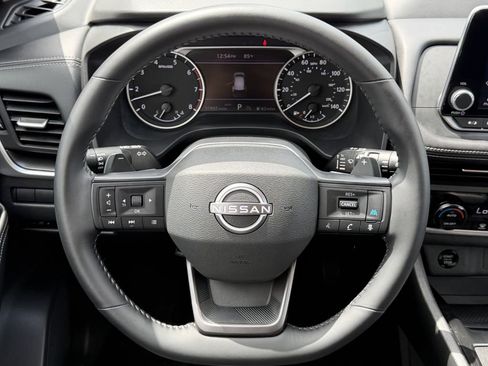 Used 2025 Nissan Rogue SV AWD/4WD image 15