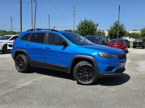 Used 2022 Jeep Cherokee Latitude w/ Sun & Sound Group image 2