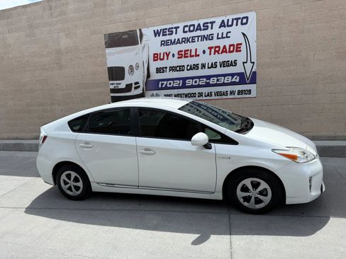 Used 2013 Toyota Prius Two w/ Preferred Accessory Pkg FWD image 3