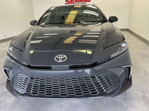 Used 2025 Toyota Camry SE w/ Convenience Package FWD image 8