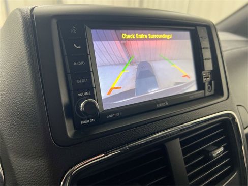 Used 2019 Dodge Grand Caravan SXT image 14