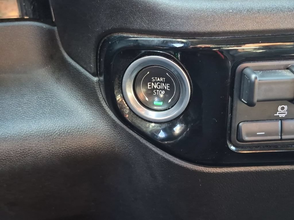 Used 2025 GMC Sierra 1500 SLT RWD image 17