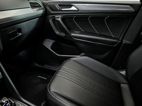Certified 2024 Volkswagen Tiguan SE R-Line image 22