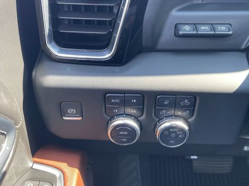 Used 2024 GMC Sierra 2500 Denali Ultimate AWD/4WD image 18
