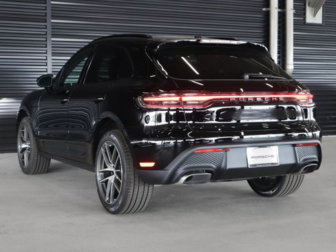New 2026 Porsche Macan image 3