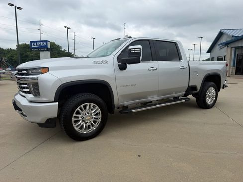 Used 2021 Chevrolet Silverado 2500 High Country w/ Z71 Off-Road Package AWD/4WD image 4
