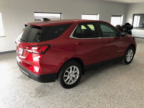 Used 2023 Chevrolet Equinox LT image 3
