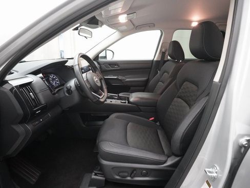 Certified 2024 Nissan Pathfinder SV image 6