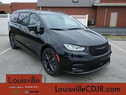 New 2026 Chrysler Pacifica Limited w/ S Appearance Package