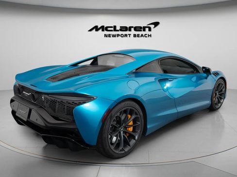 Used 2023 McLaren Artura RWD image 28