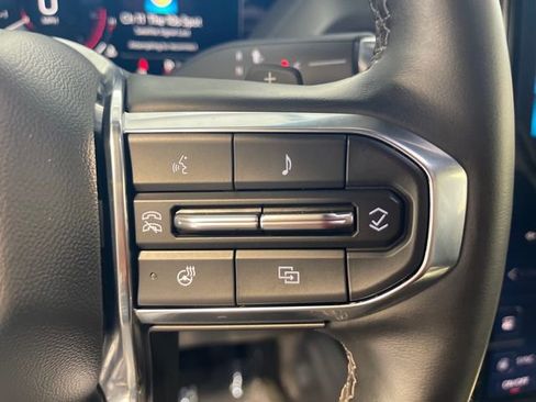 Used 2025 GMC Yukon XL Denali AWD/4WD image 9