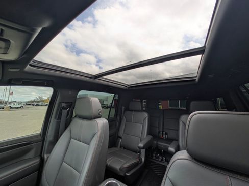 Used 2022 Chevrolet Suburban RST w/ Luxury Package image 26