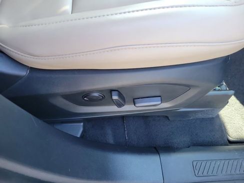 Used 2022 Ford Explorer XLT w/ Equipment Group 202A AWD/4WD image 34
