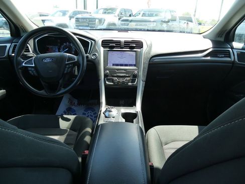 Used 2020 Ford Fusion SE FWD image 18
