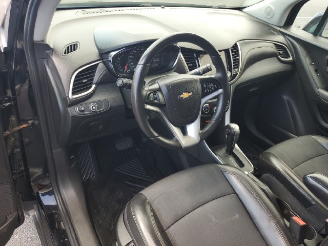 Used 2019 Chevrolet Trax LT w/ Redline Edition FWD image 17