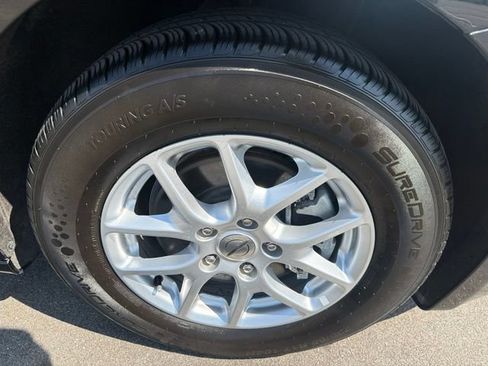 Used 2022 Chrysler Voyager LX FWD image 4