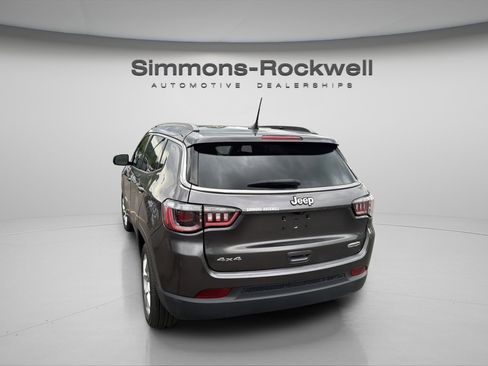Used 2023 Jeep Compass Latitude AWD/4WD image 3