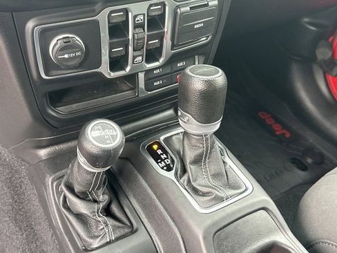 Used 2020 Jeep Gladiator Overland w/ Safety Group AWD/4WD image 33