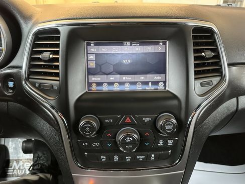 Used 2018 Jeep Grand Cherokee Laredo image 6