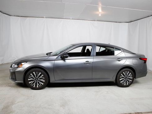 Used 2024 Nissan Altima 2.5 SV image 18
