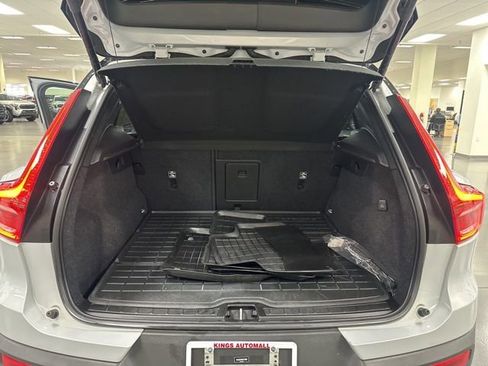 Used 2022 Volvo XC40 T5 R-Design w/ Advanced Package image 23