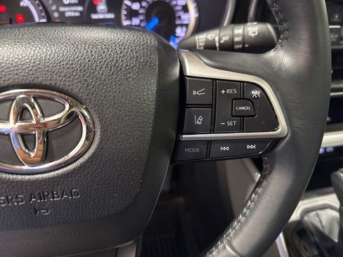 Used 2023 Toyota Highlander XLE image 16