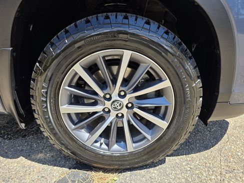 Used 2018 Toyota Highlander XLE AWD/4WD image 46